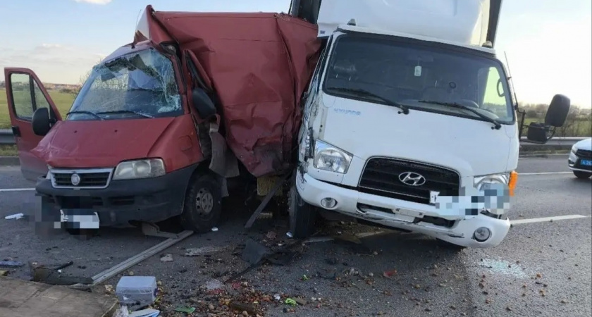 Два грузовика столкнулись на Обходе Вологды: есть пострадавшие