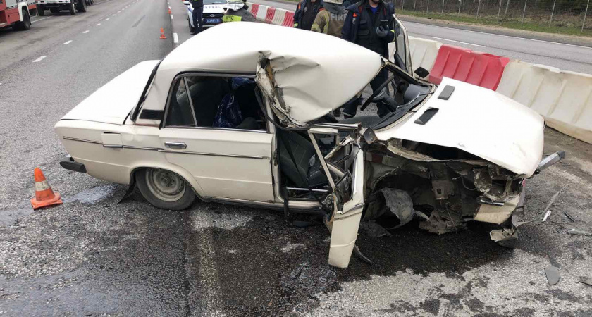 Два человека пострадали в ДТП с КамАЗом под Череповцом