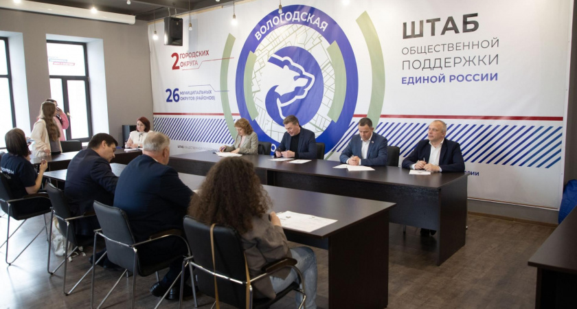 Депутаты законодательного собрания написали «Диктант Победы» в Штабе общественной поддержки