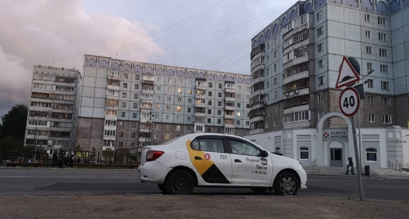 Таксист из Вологды помог потерявшейся пенсионерке с провалами в памяти