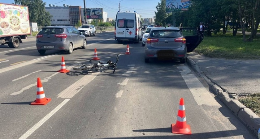 В Вологде женщина за рулем Kia Rio сбила пешехода на пешеходном переходе