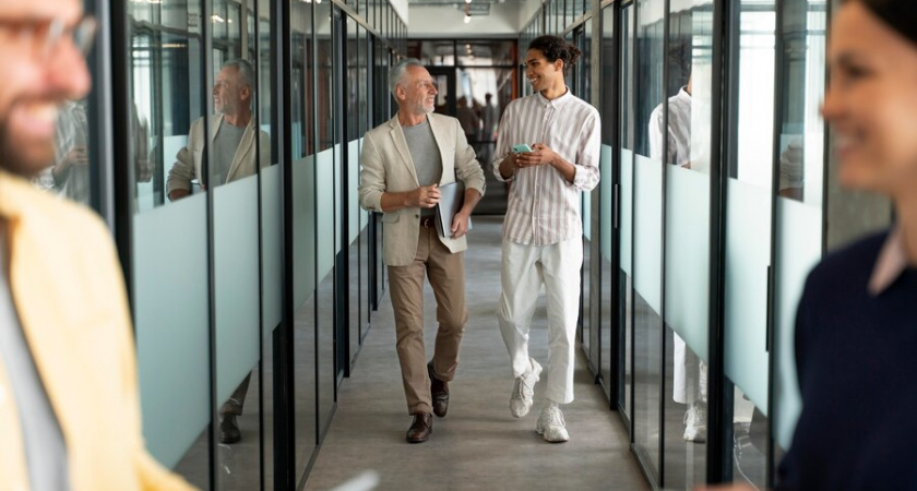 Эта привычка на работе мгновенно выдаст человека с низким интеллектом