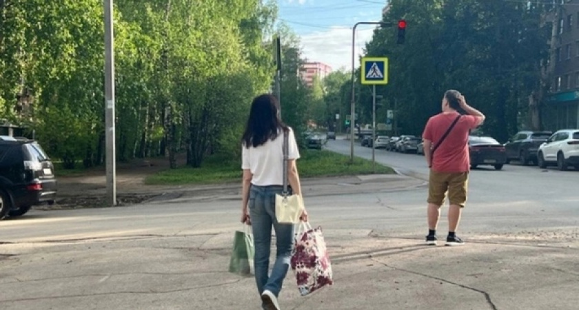 Только женщина с таким низким интеллектом наденет на себя вещи этого цвета