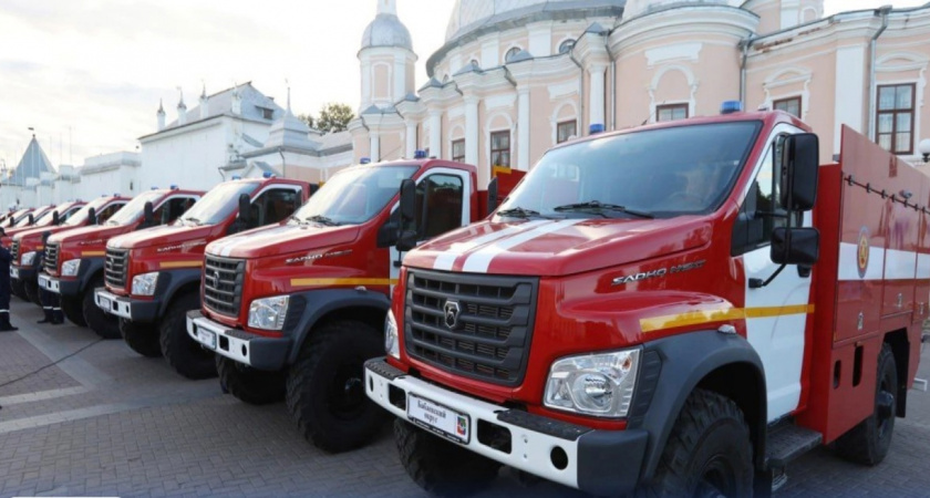 В Вологде 40 огнеборцов тушили этаж над крупными магазинами в торговом центре