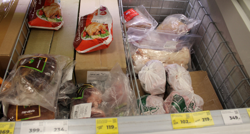 "Там одни микробы": Роскачество назвало бренды куриной грудки, которые лучше обходить стороной в магазине