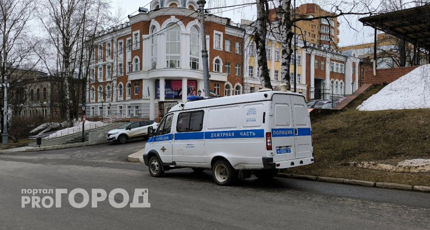 Девушка пыталась поджечь здание полиции по указанию мошенников