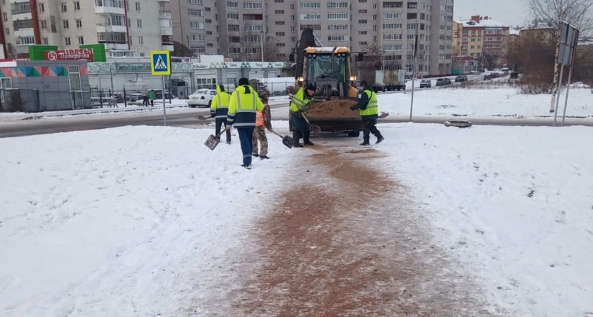 На дороги Вологды за сутки планируют высыпать более 3 тонн песка и 40 тонн соли