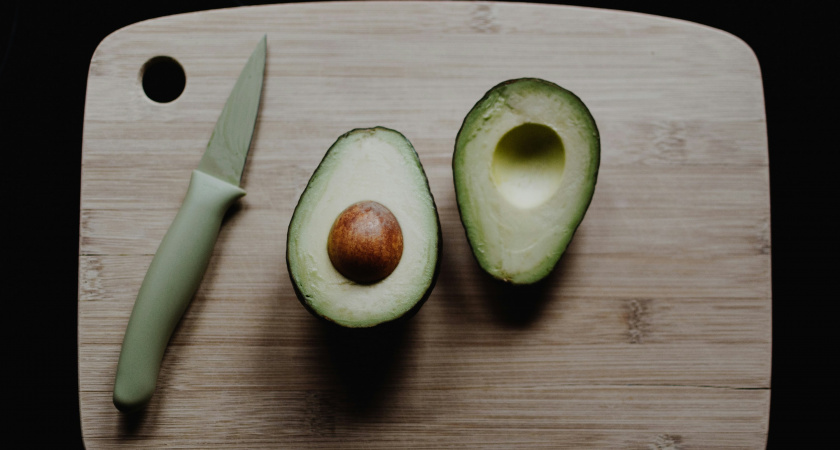 Авокадо поспевает за 30 секунд - стоит положить кое-куда в доме и сразу наслаждаться нежнейшей мякотью