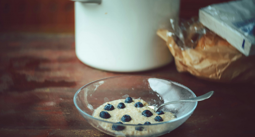 Вылетит со свистом: такую кашу надо есть пожилым - замедляет старение, спасает от запоров