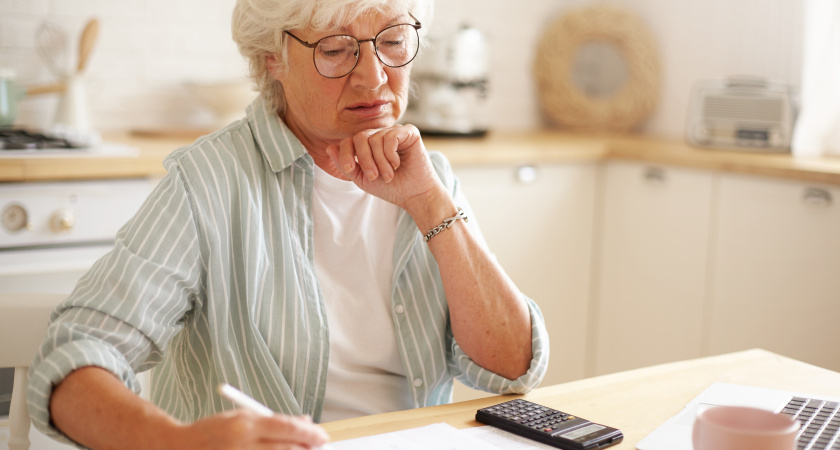 Теперь полностью запрещено. Пенсионеров, доживших до 70 лет, ждут ограничения уже с декабря