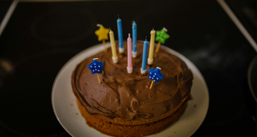 Ленивый медовик всего за 10 минут: вкуснее и проще оригинала – не нужно мучаться с коржами