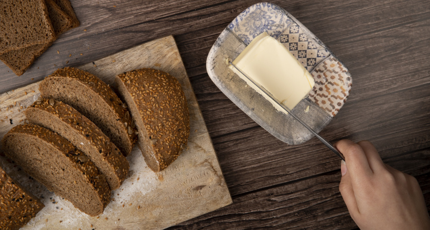 Ни капли пастеризованных сливок, одна пальма: в Роскачестве озвучили черный список сливочного масла