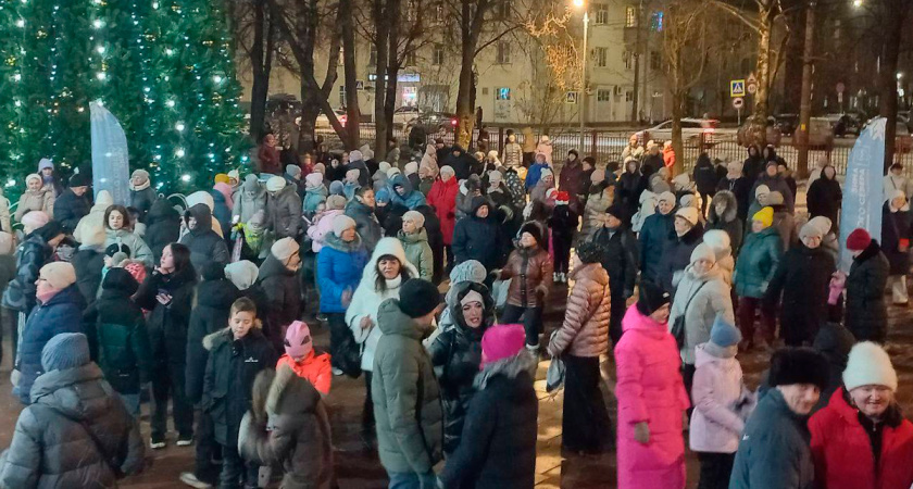 На первую новогоднюю дискотеку в парке Вологды пришли полтысячи гостей