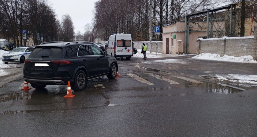 В Вологде водитель «Мерседеса» сбил 80-летнюю пенсионерку у областной больницы