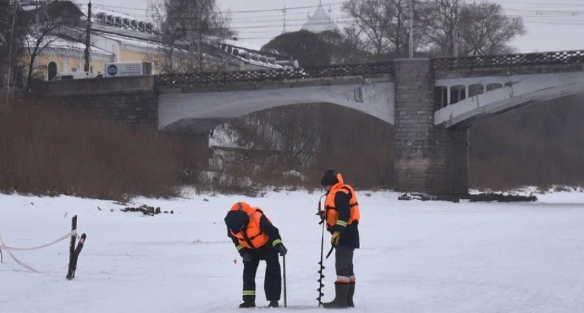 Спасатели ежедневно проводят рейды по безопасности на реке Вологде