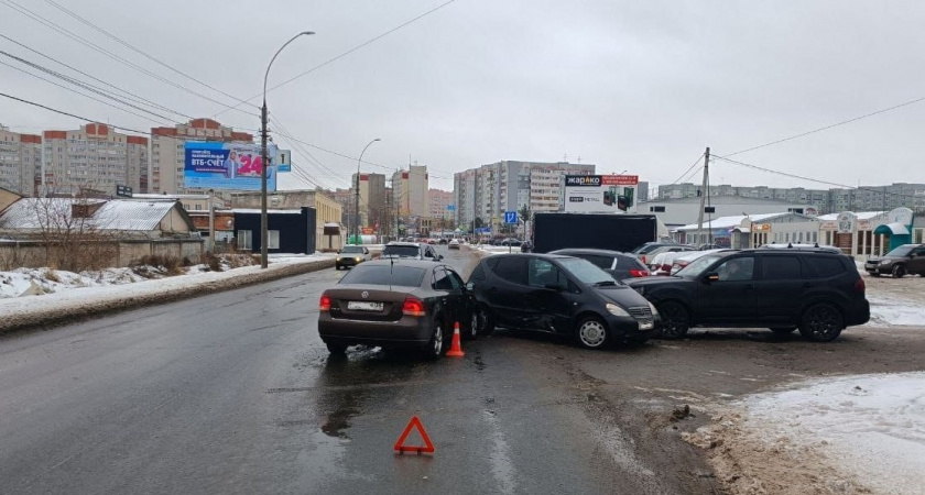 Ребенок пострадал в тройном ДТП в Вологде