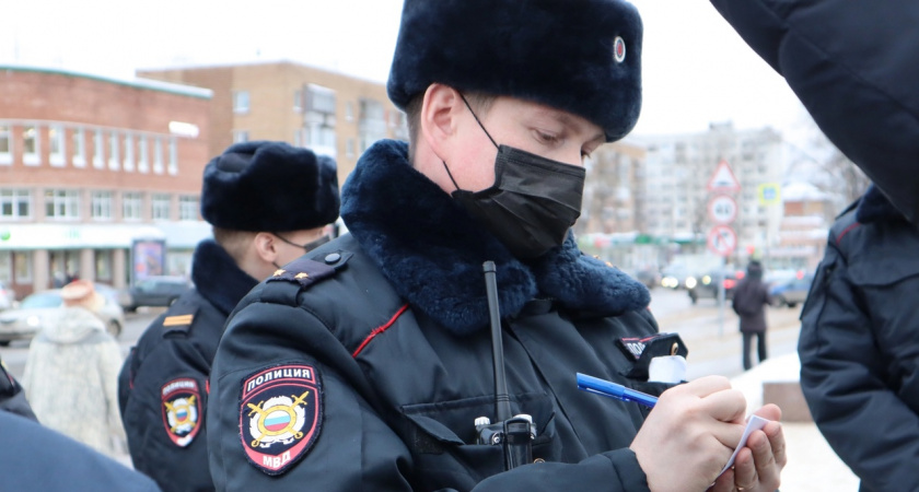 Подростков, сломавших тренажер в парке Ветеранов в Вологде, найдут по камерам