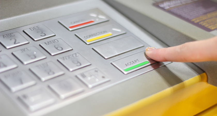 Как банкомат ежедневно «ворует» деньги россиян - только у тех, кто снимает наличку