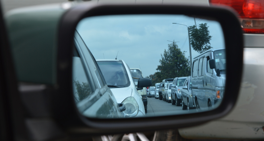 Водителей с многолетним стажем заставят пересдавать права в марте: названы все условия