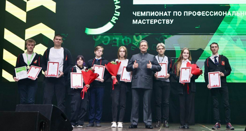 Георгий Филимонов наградил молодых профессионалов Вологодской области 