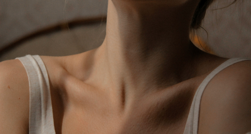 Шея без морщин: 5 способов, которые помогут убрать кольца Венеры