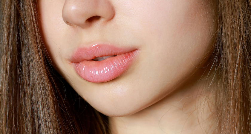 Забудьте о бальзамах: вот что действительно нужно губам, чтобы они стали мягкими и объемными