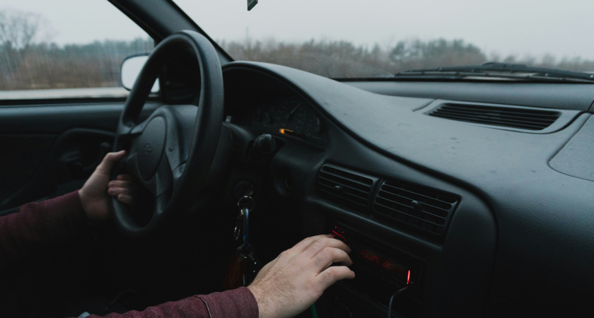 С 7 марта всем водителям грозит штраф 500 рублей: ГАИ начала поиск машин с такими фарами