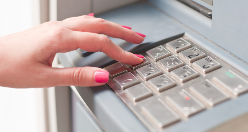 Не вздумайте запрашивать чек в банкомате: вот чем все закончится - всех, кто снимает наличные, ждет сюрприз с 7 марта