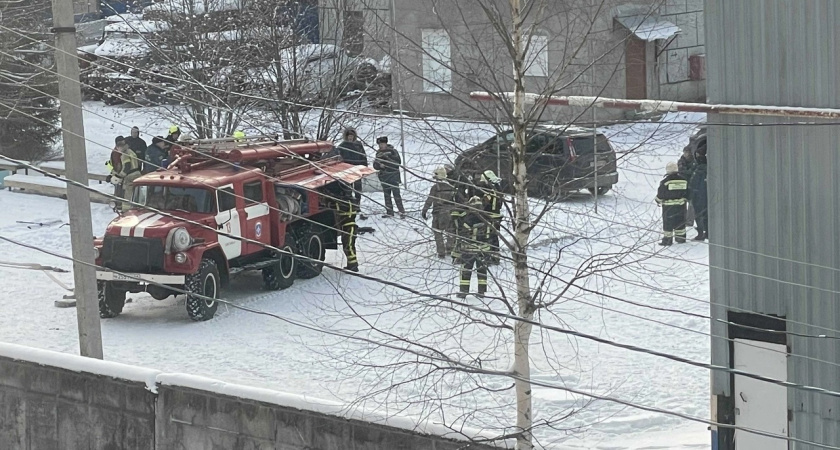 15 человек эвакуировались ночью из загоревшегося в Вологодской области дома