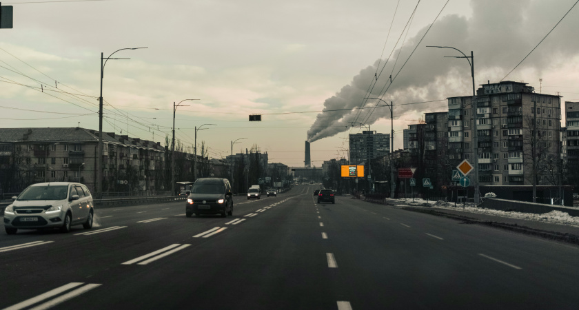 С 12 апреля всем водителям грозит штраф 500 рублей: ГАИ начала поиск машин именно с такими фарами