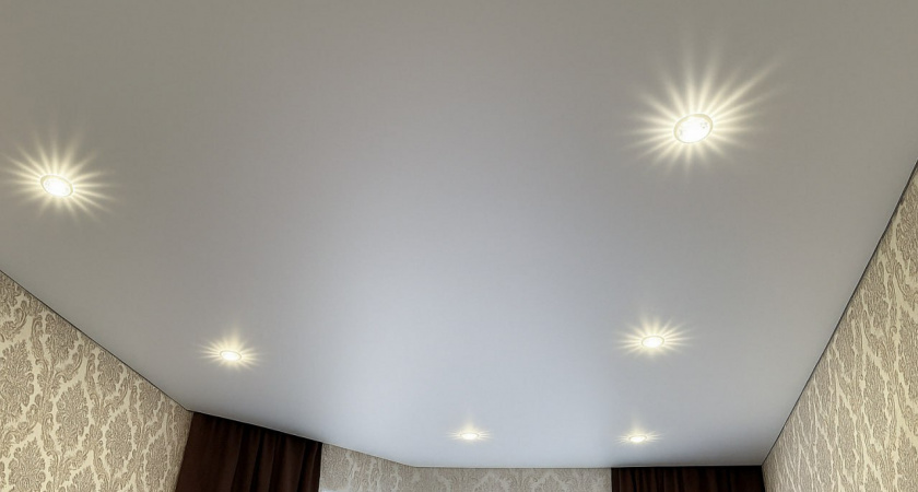 С 23 апреля полностью будет запрещена установка натяжных потолков: их придется демонтировать