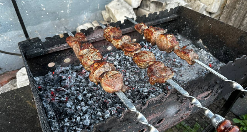 Не шашлык, а подошва: вот что надо добавить в маринад, чтобы мясо таяло во рту