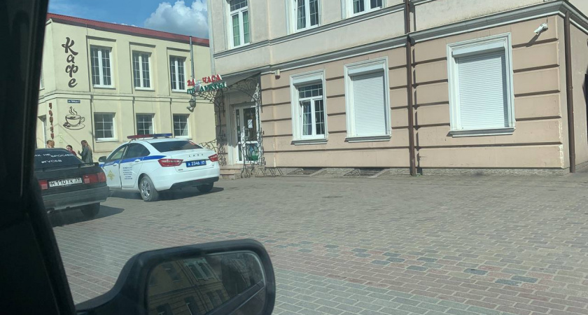 С 25 апреля всем водителям грозит штраф 500 рублей: ГАИ начала поиск машин именно с такими фарами