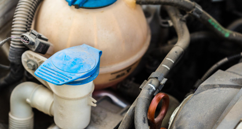 Заливаю газировку в бачок омывателя каждую весну - сильный эффект на форсунки