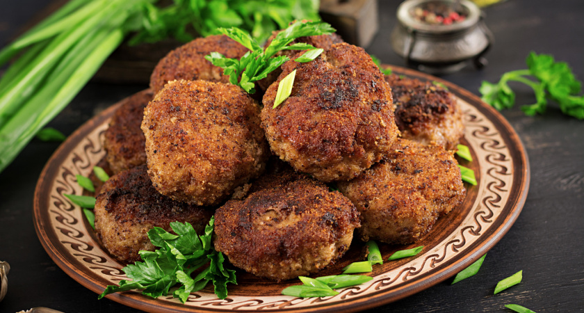 2 ложки в фарш — и котлеты выше всяких похвал: сочные, нежные — вкуснее ресторанных