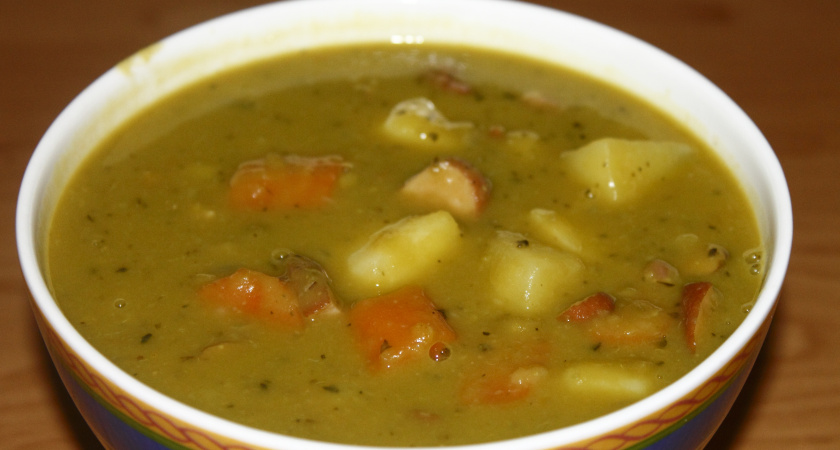 1 столовую ложку в воду и горох сварится намного быстрее: замачивать на ночь больше не нужно