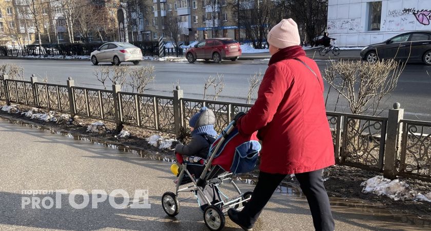 Десятки молодых семей Вологодской области получили выплаты за третьего ребенка