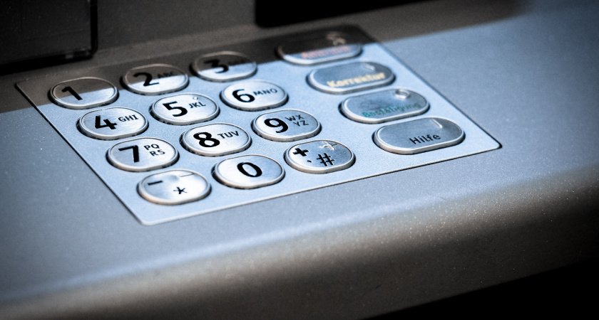 Больше никаких переводов с карты на карту: банки вводят новое обязательное условие для россиян