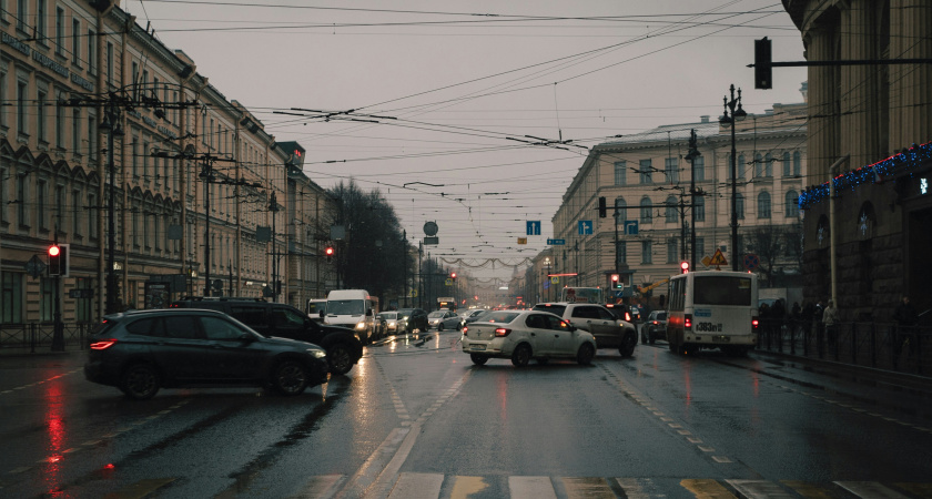 Юрист раскрыл, как ГАИ штрафуют на 15 000 рублей за езду на машине с механической коробкой: полезно знать