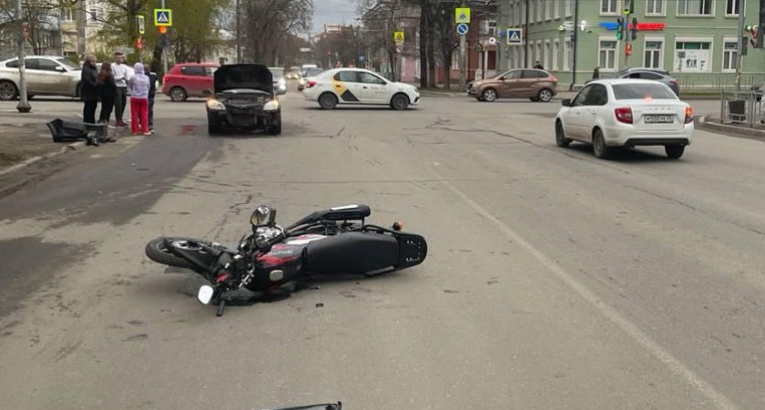 Вологодская мотоциклистка госпитализирована после столкновения с автомобилем