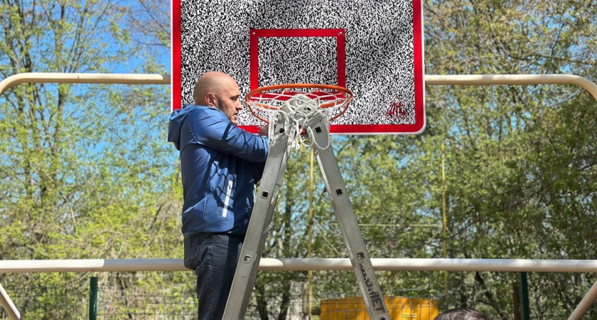 В Вологде обновили спортивную площадку на Советском проспекте после жалоб жителей