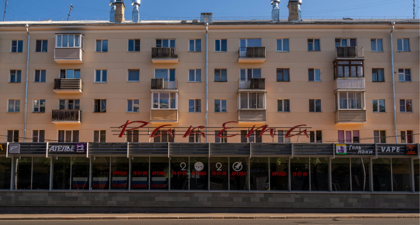 На окна ничего не клею и кондиционер не включаю: подглядела идею у южан - дома свежо даже в дьявольскую жару