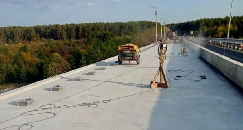 Реконструкция моста через реку Юзу в Вологодской области выполнена на 37%