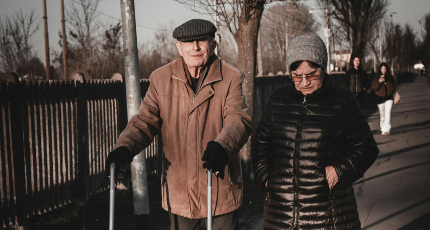 Пенсионерам нужно срочно сходить в соцзащиту за выплатой. Деньги уже выплачивают