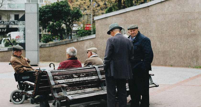 Пенсионерам пора срочно сходить в соцзащиту за выплатой. Деньги уже выдают