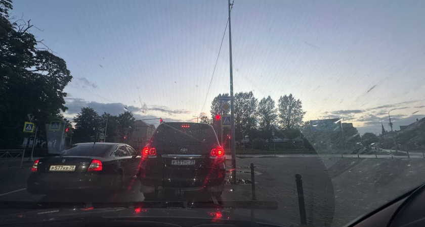 Еду на такой скорости в августе и плачу на 2000 рублей больше за топливо