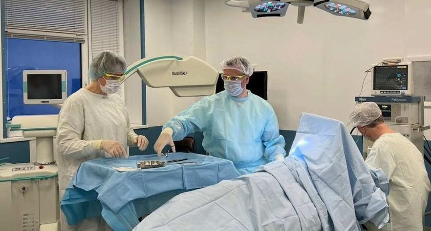 Две девочки с тяжелыми травмами после ДТП доставлены в Вологду санавиацией