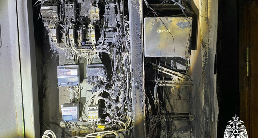 Семь жильцов эвакуировались из дважды загоревшейся в Вологодской области пятиэтажки