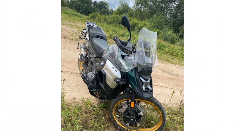 Мотоциклист из Москвы вылетел в кювет на трассе в Вологодской области