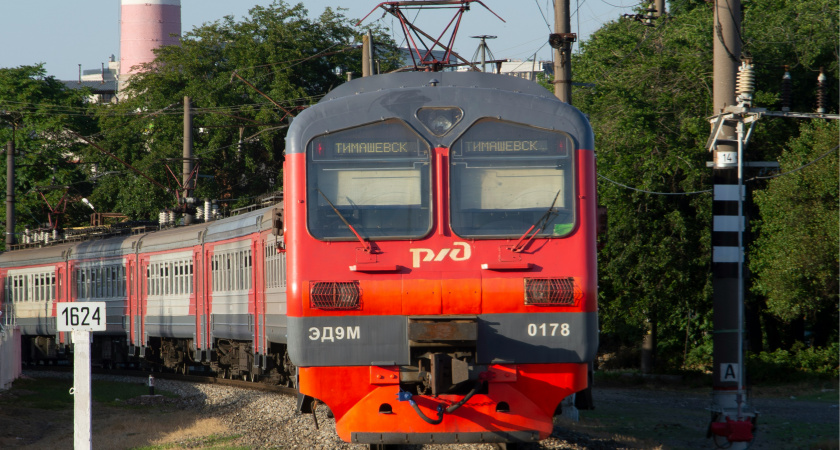 В плацкарт вошла благородная пожилая дама. Пришлось уступить низ, и это было лучшее решение - и вот почему
